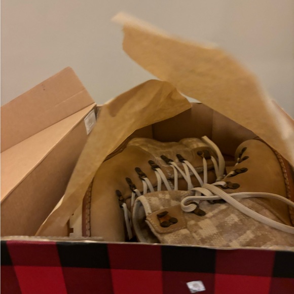 Woolrich Women’s Rockies NWT, size 9.5 - Picture 2 of 5